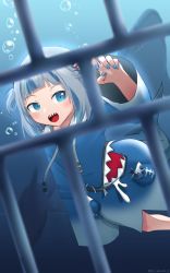 Rule 34 | 1girl, bars, blue eyes, blue hair, blue nails, bubble, claw pose, fukami ushio, gawr gura, gawr gura (1st costume), highres, hololive, hololive english, hood, hoodie, looking to the side, multicolored hair, nail polish, open mouth, shark, sharp teeth, silver hair, solo, streaked hair, swimming, teeth, two side up, underwater, virtual youtuber