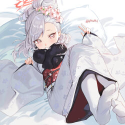 Rule 34 | 1girl, bed sheet, black scarf, blue archive, blush, flower, grey hair, grin, hair flower, hair ornament, halo, haruri, highres, japanese clothes, kimono, long hair, long sleeves, looking at viewer, mutsuki (blue archive), mutsuki (new year) (blue archive), obi, official alternate costume, official alternate hairstyle, pillow, pink flower, red eyes, red halo, sash, scarf, signature, smile, socks, solo, white kimono, white socks, wide sleeves