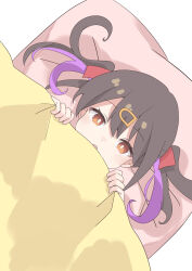 Rule 34 | 1girl, arutya, black hair, brown eyes, commentary, hair between eyes, hair ornament, hair ribbon, hair spread out, hairclip, highres, looking at viewer, lying, multicolored hair, on back, onii-chan wa oshimai!, open mouth, oyama mihari, pillow, purple hair, red ribbon, ribbon, solo, twintails, two-tone hair, under covers