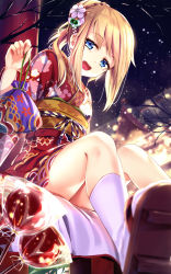 Rule 34 | 1girl, :d, bare tree, blonde hair, blue eyes, braid, candy apple, commentary, food, hair ornament, highres, holding, japanese clothes, kimono, legs, looking at viewer, night, obi, open mouth, original, red kimono, revision, sash, short hair, sidelocks, sitting, smile, snowing, solo, teeth, thighs, tree, yan (nicknikg)