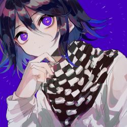 Rule 34 | 1boy, aithia, black hair, black scarf, blue background, blue hair, checkered clothes, checkered scarf, closed mouth, danganronpa (series), danganronpa v3: killing harmony, flipped hair, grey jacket, hair between eyes, hand up, highres, jacket, long sleeves, male focus, oma kokichi, purple background, purple eyes, scarf, simple background, solo, upper body, white scarf