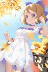 Rule 34 | 1girl, absurdres, basket, blonde hair, blue eyes, blush, bow, brick wall, choker, clenched hand, closed mouth, collarbone, creatures (company), day, dress, eyelashes, falling leaves, floral print, game freak, gazing eye, hair bow, highres, leaf, motion blur, nintendo, outdoors, pokemon, pokemon (anime), pokemon the movie: diancie and the cocoon of destruction, pokemon xy (anime), purple bow, purple choker, serena (pokemon), short hair, short sleeves, sky, smile, solo, white dress