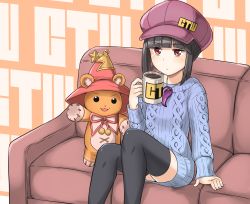 Rule 34 | alternate costume, androgynous, aran sweater, arm support, black hair, black legwear, cabbie hat, cable knit, coffee mug, couch, crossover, cup, dress, emil chronicle online, gender request, hat, highres, jewelry, magatama, mug, pendant, puzzle &amp; dragons, red eyes, ribbed sweater, sidelocks, sitting, star (symbol), stuffed animal, stuffed toy, sweater, sweater dress, teddy bear, thighhighs, tiny (p&amp;d), waving, wizard hat, yomi (p&amp;d), yosaku (y00o13o)