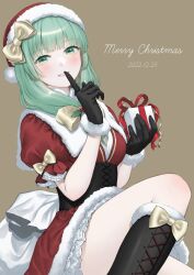 Rule 34 | 1girl, black footwear, black gloves, boots, bow, box, brown background, christmas, cross-laced footwear, dated, finger to mouth, front ponytail, gift, gift box, gloves, green eyes, green hair, hair bow, hat, highres, holding, holding gift, kageharu, kagiyama hina, knee boots, long hair, merry christmas, pom pom (clothes), puffy short sleeves, puffy sleeves, red hat, sack, santa costume, santa hat, short sleeves, simple background, smile, solo, touhou, yellow bow