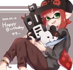 Rule 34 | 1girl, animal, anklet, baseball cap, bear, black hat, blunt bangs, brown pants, capri pants, commentary, dated, english text, fang, fish, green eyes, grey jacket, happy birthday, hat, holding, holding animal, holding weapon, hood, hoodie, inkling, inkling girl, inkling player character, jacket, jewelry, letterboxed, long hair, looking at viewer, nintendo, open mouth, outline, pants, pointy ears, print headwear, rapid blaster (splatoon), red hair, sitting, skin fang, smile, solo, splatoon (series), splatoon 2, symbol-only commentary, tentacle hair, weapon, white outline, yuzutouhu ika