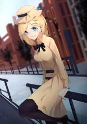 Rule 34 | 1girl, absurdres, black bow, black footwear, black pantyhose, blonde hair, blue eyes, blush, bow, bowtie, bracelet, breasts, brown coat, brown headwear, city, closed mouth, coat, earrings, feet out of frame, hair ornament, hairclip, highres, jewelry, long hair, looking at viewer, medium breasts, pantyhose, rodney (warship girls r), shoes, smile, solo, standing, standing on one leg, warship girls r, xueci