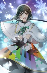 Rule 34 | 1girl, beret, black gloves, black pantyhose, brown eyes, capelet, colorful dreams! colorful smiles! (love live!), commentary request, dress, earmuffs, gloves, green hair, green ribbon, hair ribbon, hat, highres, looking at viewer, love live!, love live! nijigasaki high school idol club, mifune shioriko, open mouth, pantyhose, piano print, print dress, ribbon, short hair, snowflakes, solo, tounyu0120, upper body, white capelet, white dress, white hat