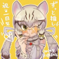 Rule 34 | 1girl, animal ears, anniversary, bow, bowtie, extra ears, geoffroy&#039;s cat (kemono friends), green eyes, grey hair, i hoheto, kemono friends, kemono friends v project, looking at viewer, microphone, ribbon, shirt, simple background, solo, sunglasses, suspenders, twintails, virtual youtuber, yellow background