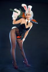 Rule 34 | 1girl, cosplay, gradient background, league of legends, photo (medium), riven (league of legends), tagme