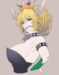 Rule 34 | 1girl, bare shoulders, black leotard, blonde hair, blue eyes, bowsette, bracelet, breasts, collar, commentary request, cropped arms, cropped torso, crown, earrings, from side, grey background, hair between eyes, highres, horns, jewelry, large breasts, leotard, looking at viewer, looking to the side, mario (series), new super mario bros. u deluxe, nintendo, ponytail, sharp teeth, simple background, smile, solo, spiked bracelet, spiked collar, spiked shell, spikes, super crown, teeth, tenobe, thick eyebrows, turtle shell