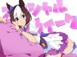 Rule 34 | 1girl, animal ears, text background, bow, brown hair, closed mouth, dress, ear bow, horse ears, horse girl, looking at viewer, multicolored hair, nerukichikatafukuma, pillow, pink dress, purple bow, purple eyes, short hair, smile, solo, special week (umamusume), streaked hair, thighhighs, translation request, umamusume, white background, white thighhighs, wrist cuffs