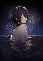 Rule 34 | 1girl, aerial fireworks, back, black choker, blush, breasts, chainsaw man, chinese commentary, choker, commentary, completely nude, fireworks, from behind, green eyes, hair over one eye, half-closed eyes, half updo, highres, in water, long bangs, looking at viewer, looking back, median furrow, medium hair, night, night sky, nude, one eye covered, partially submerged, purple hair, reze (chainsaw man), shoulder blades, sky, small breasts, smile, solo, upper body, wet, wet hair, yiban luguo tongren nu