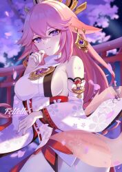 Rule 34 | 1girl, animal ears, bare shoulders, breasts, commentary request, cowboy shot, detached sleeves, felielle, floral print, fox ears, genshin impact, grin, hair between eyes, large breasts, long hair, looking at viewer, night, night sky, outdoors, parted lips, pink hair, purple eyes, shirt, sideboob, sky, sleeveless, sleeveless shirt, smile, solo, standing, very long hair, white shirt, yae miko