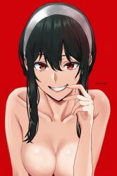 Rule 34 | 1girl, absurdres, black hair, breasts, cleavage, collarbone, commentary, english commentary, grin, hair between eyes, hairband, hand up, highres, large breasts, looking at viewer, medium breasts, mymzi, nude, out-of-frame censoring, red background, red eyes, simple background, smile, solo, spy x family, twitter username, upper body, white hairband, yor briar