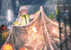 Rule 34 | 1girl, 2boys, christmas lights, highres, kouka (mrakano5456), multiple boys, night, original, outdoors, pink eyes, pink hair, short hair, short twintails, snow, snowing, traffic cone, twintails, white helmet