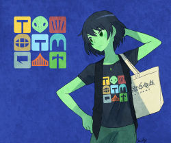 Rule 34 | 1girl, arm behind head, artist name, bad id, bad pixiv id, bag, black hair, blue background, casual, colored skin, contemporary, expressionless, flat chest, green eyes, green skin, hand on own hip, handbag, jewelry, mona (shovel knight), necklace, sachy (sachichy), shirt, short hair, shovel knight, signature, simple background, solo, t-shirt, vest