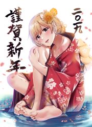 Rule 34 | 1girl, aiba yumi, bare legs, bare shoulders, barefoot, blonde hair, blush, breasts, casino (casinoep), cherry blossoms, cleavage, collarbone, commentary request, crossed legs, feet, floral print, flower, full body, hair between eyes, hair bun, hair flower, hair ornament, hand on foot, hands on feet, happy new year, head on knee, idolmaster, idolmaster cinderella girls, japanese clothes, kimono, long sleeves, looking at viewer, medium breasts, new year, off shoulder, open mouth, petals, red eyes, red kimono, short hair, single hair bun, sitting, smile, soles, solo, toes, water, white background, wide sleeves, yukata