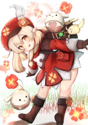 Rule 34 | 1girl, absurdres, backpack, bag, bag charm, bare legs, bent over, blonde hair, blush, boots, brown footwear, brown gloves, cabbie hat, charm (object), clover, commentary, four-leaf clover, full body, genshin impact, gloves, grass, hat, hat feather, highres, klee (genshin impact), long sleeves, looking at viewer, low twintails, no nose, pointy ears, red eyes, red hat, simple background, smile, solo, teruriu, twintails, white background