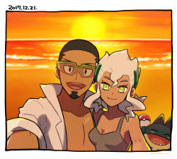 Rule 34 | 1boy, 1girl, breasts, brown hair, burnet (pokemon), cleavage, closed mouth, commentary request, creatures (company), dated, eyelashes, facial hair, game freak, gen 4 pokemon, grey hair, grey tank top, hair between eyes, husband and wife, kukui (pokemon), looking at viewer, mayuzumi, munchlax, nintendo, open mouth, outdoors, poke ball, poke ball (basic), pokemon, pokemon (anime), pokemon (creature), pokemon sm (anime), shore, smile, sun, tank top, teeth, tongue, twilight, water