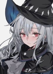Rule 34 | 1girl, aogisa, arknights, ascot, black headwear, blush, closed mouth, grey ascot, high collar, highres, long hair, looking at viewer, red eyes, silver hair, simple background, skadi (arknights), smile, solo, upper body, white background