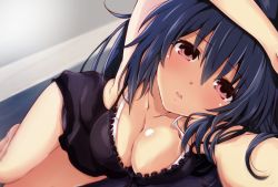 Rule 34 | armpits, bare shoulders, black hair, breasts, cleavage, iwashi dorobou -r-, long hair, medium breasts, neptune (series), night gown, noire (neptunia), pajamas, red eyes, simple background, solo, thighs, tsundere