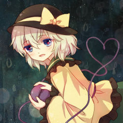 Rule 34 | 1girl, bad id, bad pixiv id, black hat, bow, eyeball, frilled sleeves, frills, green background, grey hair, hat, hat bow, heart, heart-shaped pupils, heart of string, holding, komeiji koishi, lilith (lilithchan), platinum blonde hair, short hair, smile, solo, string, symbol-shaped pupils, third eye, touhou, wide sleeves, yellow bow