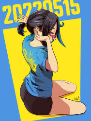 Rule 34 | 1girl, absurdres, ass, black eyes, black hair, black shorts, blue background, blue hair, blue shirt, clothes writing, commentary request, day, full body, glasses, hands up, harada yuuichi, highres, looking at viewer, looking back, multicolored hair, original, parted lips, ponytail, red-framed eyewear, shirt, short shorts, short sleeves, shorts, signature, sitting, solo, streaked hair, two-tone background, yellow background