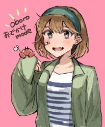 Rule 34 | 1girl, alternate costume, bandaid, bandaid on face, brown eyes, brown hair, casual, commentary request, crab, fang, green jacket, hairband, jacket, kantai collection, oboro (kancolle), open mouth, pink background, shirt, short hair, simple background, smile, solo, striped clothes, striped shirt, tamawo (mu gi2), upper body, white shirt