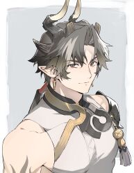 Rule 34 | 1boy, absurdres, arknights, armor, chong yue (arknights), closed mouth, commentary request, dragon boy, dragon horns, earrings, grey background, grey eyes, grey hair, highres, horns, jewelry, long sleeves, looking at viewer, low ponytail, male focus, multicolored eyes, multicolored hair, okonon (kado colda), pauldrons, pointy ears, red eyes, shoulder armor, simple background, single pauldron, sleeveless, smile, solo, streaked hair, upper body
