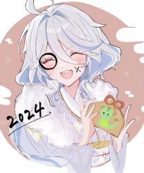 Rule 34 | 1girl, 2024, ahoge, alternate costume, belt, blue hair, blush, border, brown background, closed eyes, dragon print, ema, fur trim, furina (genshin impact), genshin impact, grey hair, grey kimono, hair between eyes, hands up, happy, highres, hisui (xztw), holding, japanese clothes, kimono, long hair, long sleeves, multicolored hair, new year, no headwear, open mouth, outside border, ponytail, red belt, red ribbon, ribbon, sash, sidelocks, simple background, smile, solo, teeth, tongue, two-tone hair, upper body, white border, white sash, wide sleeves
