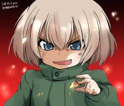 Rule 34 | 10s, 1girl, blonde hair, blue eyes, commentary request, dirty, dirty face, emblem, fang, girls und panzer, gradient background, green jumpsuit, highres, hoshikawa (hoshikawa gusuku), jumpsuit, katyusha (girls und panzer), light particles, military, military uniform, one-hour drawing challenge, open mouth, portrait, pravda military uniform, red background, short hair, solo, uniform