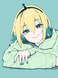 Rule 34 | 1girl, amano pikamee, black hairband, blonde hair, blush, bright pupils, colored inner hair, commentary, crossed arms, english commentary, garoudesu0202, green background, green hair, green hoodie, hairband, highres, hood, hood down, hoodie, long sleeves, looking at viewer, multicolored hair, simple background, smile, solo, straight hair, two-tone hair, virtual youtuber, voms, white pupils