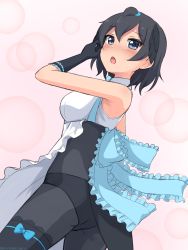 Rule 34 | 1girl, :o, absurdres, adapted costume, alternate costume, apron, bare shoulders, black gloves, black hair, black panties, black pantyhose, blue eyes, blush, breasts, cosplay, from side, gloves, hand up, head wings, highres, kemono friends, large breasts, looking at viewer, looking back, panties, pantyhose, peach panther (kemono friends), peach panther (kemono friends) (cosplay), pink background, shiraha maru, short hair, simple background, sleeveless, solo, superb bird-of-paradise (kemono friends), twitter username, underwear, white apron, wings