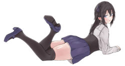 Rule 34 | 1girl, black hair, black thighhighs, blue eyes, blue skirt, commentary request, from side, full body, hair between eyes, hair ornament, lying, on stomach, original, shirt, shoes, simple background, skirt, solo, thick thighs, thighhighs, thighs, white background, white shirt, yukiguni yuu