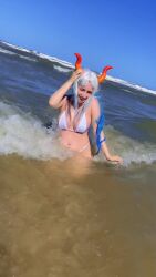 Rule 34 | 1girl, animated, aqua hair, ass, audible music, beach, bikini, blue sky, brazilian (nationality), breasts, cleavage, cosplay, day, dudabweber, female focus, highres, horns, looking at viewer, medium breasts, multicolored hair, ocean, one piece, outdoors, photo (medium), real life, sand, sky, smile, solo, sound, swimsuit, tagme, tattoo, teeth, video, water, wet, white bikini, white hair, yamato (one piece), yamato (one piece) (cosplay)