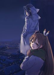 Rule 34 | 2girls, ahoge, blue eyes, blue hair, brown eyes, brown hair, city lights, cityscape, coat, cold, feather hair ornament, feathers, green scarf, hair ornament, hololive, hololive english, kisuu (oddnumberr ), long hair, looking at viewer, multiple girls, nanashi mumei, night, night sky, ouro kronii, ponytail, scarf, sky, smile, trench coat, virtual youtuber
