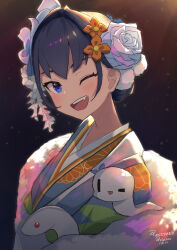 Rule 34 | 1girl, blue eyes, blue hair, blue kimono, blush, boros (ouro kronii), fang, floral print, flower, fur scarf, hair flower, hair ornament, highres, holocouncil, hololive, hololive english, japanese clothes, kanzashi, kimono, laurels, light particles, looking at viewer, multicolored clothes, multicolored kimono, one eye closed, open mouth, ouro kronii, ouro kronii (new year), print kimono, punished pigeon, simple background, snake, solo, upper body, virtual youtuber, white kimono, white snake