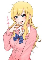 Rule 34 | 1girl, blonde hair, blue bow, blue eyes, blush, bow, breasts, cleavage, commentary request, food, highres, idolmaster, idolmaster cinderella girls, jacket, jewelry, large breasts, long hair, looking at viewer, minakamirin, necklace, ohtsuki yui, open mouth, pink jacket, shirt, simple background, smile, solo, tongue, tongue out, translation request, wavy hair, white background, white shirt