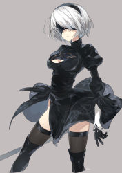 Rule 34 | 1girl, android, bad id, bad pixiv id, black bow, black gloves, black headband, bow, breasts, closed mouth, feather-trimmed sleeves, gloves, grey background, headband, holding, holding sword, holding weapon, nier:automata, nier (series), short hair, signature, simple background, solo, standing, sword, thighhighs, toujou sakana, turtleneck, weapon, white hair, 2b (nier:automata)