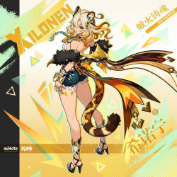 1girl animal_ears ass backless_outfit bare_back bare_legs bare_shoulders black_shorts blonde_hair bracelet breasts chinese_commentary commentary cutoffs dark_skin fur_trim genshin_impact green_eyes high_heels highres jaguar_ears jaguar_tail jewelry large_breasts long_hair looking_at_viewer off_shoulder official_art sandals short_shorts shorts solo standing tail thighs very_long_hair xilonen_(genshin_impact)