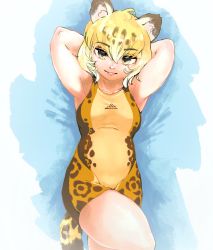 Rule 34 | 1girl, animal ears, animal print, armpits, arms behind head, arms up, bare arms, blonde hair, brown hair, collarbone, competition swimsuit, fang, fang out, hair between eyes, highres, jaguar (kemono friends), jaguar ears, jaguar print, jaguar tail, kemono friends, knee up, lips, looking at viewer, lying, multicolored hair, on back, one-piece swimsuit, parted lips, print swimsuit, short hair, smile, solo, swimsuit, tail, toki reatle, yellow eyes
