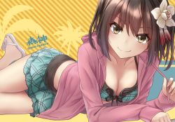 Rule 34 | &gt;:), 10s, 1girl, alternate costume, bikini, bikini skirt, bikini top only, blush, breasts, brown eyes, brown hair, cleavage, commentary request, flower, front-tie top, hair flower, hair ornament, hood, hooded track jacket, jacket, kantai collection, looking at viewer, lying, matching hair/eyes, morigami (morigami no yashiro), on side, orange background, sandals, sendai (kancolle), smile, solo, striped, striped background, swimsuit, track jacket, twitter username, two-tone background, v-shaped eyebrows, yellow background