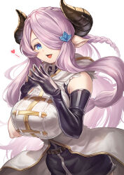 1girl bare_shoulders black_gloves black_shorts blue_eyes breasts coat cowboy_shot elbow_gloves gloves granblue_fantasy hair_over_one_eye heart highres horns large_breasts long_hair narmaya_(granblue_fantasy) purple_hair shorts simple_background solo very_long_hair white_background white_coat yuiko_(yuiyuiko_108)