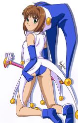 Rule 34 | 1girl, artist name, ass, ass focus, ass grab, blue gloves, blue hat, breasts, brown hair, cardcaptor sakura, closed mouth, dated, elbow gloves, full body, gloves, green eyes, hat, highres, jester, jester cap, kinomoto sakura, kneeling, leotard, looking back, nanaeljustice, short hair, small breasts, solo, staff, thighs, white background