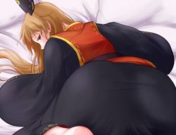Rule 34 | 1girl, ass, ass focus, bed, black dress, blonde hair, blush, chinese clothes, crescent, dress, junko (touhou), long hair, looking at viewer, looking back, on bed, orange hair, phoenix crown, red eyes, riria (liry a flower), solo, tabard, touhou, wide sleeves