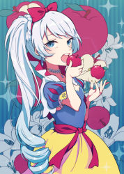 Rule 34 | 1girl, apple, blue background, blue eyes, blue shirt, bow, braid, cosplay, earrings, food, fruit, hair bow, holding, holding food, holding fruit, jewelry, long hair, maguro (guromaguro), necklace, open mouth, red apple, red bow, rwby, shirt, short sleeves, side ponytail, silver hair, skirt, snow white (disney), snow white (disney) (cosplay), snow white and the seven dwarfs, solo, standing, striped background, vertical-striped background, very long hair, weiss schnee, winter schnee, yellow skirt