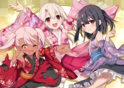 3girls bare_shoulders black_hair black_skirt blush breasts brown_eyes chloe_von_einzbern dark-skinned_female dark_skin detached_sleeves fate/kaleid_liner_prisma_illya fate_(series) hair_ornament hairclip half_updo highres illyasviel_von_einzbern japanese_clothes kimono long_hair looking_at_viewer miyu_edelfelt morokoshi_(tekku) multiple_girls obi one_eye_closed open_mouth orange_eyes pink_hair pink_kimono pink_skirt purple_kimono red_eyes red_kimono sash sidelocks skirt sleeveless sleeveless_kimono small_breasts smile twintails white_hair wide_sleeves