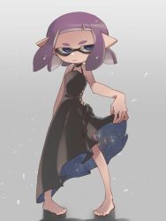 Rule 34 | 1girl, bare shoulders, barefoot, black bow, black dress, blue eyes, bow, closed mouth, clothes lift, dress, dress bow, dress lift, frown, full body, gradient background, grey background, highres, inkling, inkling girl, inkling player character, looking to the side, nintendo, pointy ears, prat rat, purple hair, short hair, simple background, sleeveless, solo, splatoon (series), standing, white background
