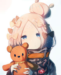 Rule 34 | 1girl, abigail williams (fate), abigail williams (traveling outfit) (fate), absurdres, black jacket, blonde hair, blue eyes, blush, bow, closed mouth, commentary request, fate/grand order, fate (series), hair bow, hair bun, hands up, head tilt, highres, holding, holding stuffed toy, jacket, long hair, long sleeves, looking at viewer, official alternate costume, orange bow, parted bangs, polka dot, polka dot bow, re:rin, red bow, single hair bun, sleeves past wrists, smile, solo, stuffed animal, stuffed toy, teddy bear