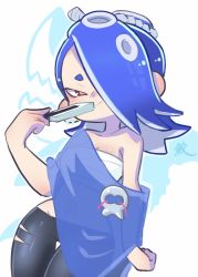 Rule 34 | 1girl, blue hair, cowboy shot, groin, hair over one eye, hand fan, highres, looking at viewer, nintendo, octoling player character, off shoulder, paper fan, red eyes, sarashi, shiver (splatoon), smile, solo, splatoon (series), splatoon 3, tentacle hair, thigh gap, torn clothes, torn legwear, whichdoll